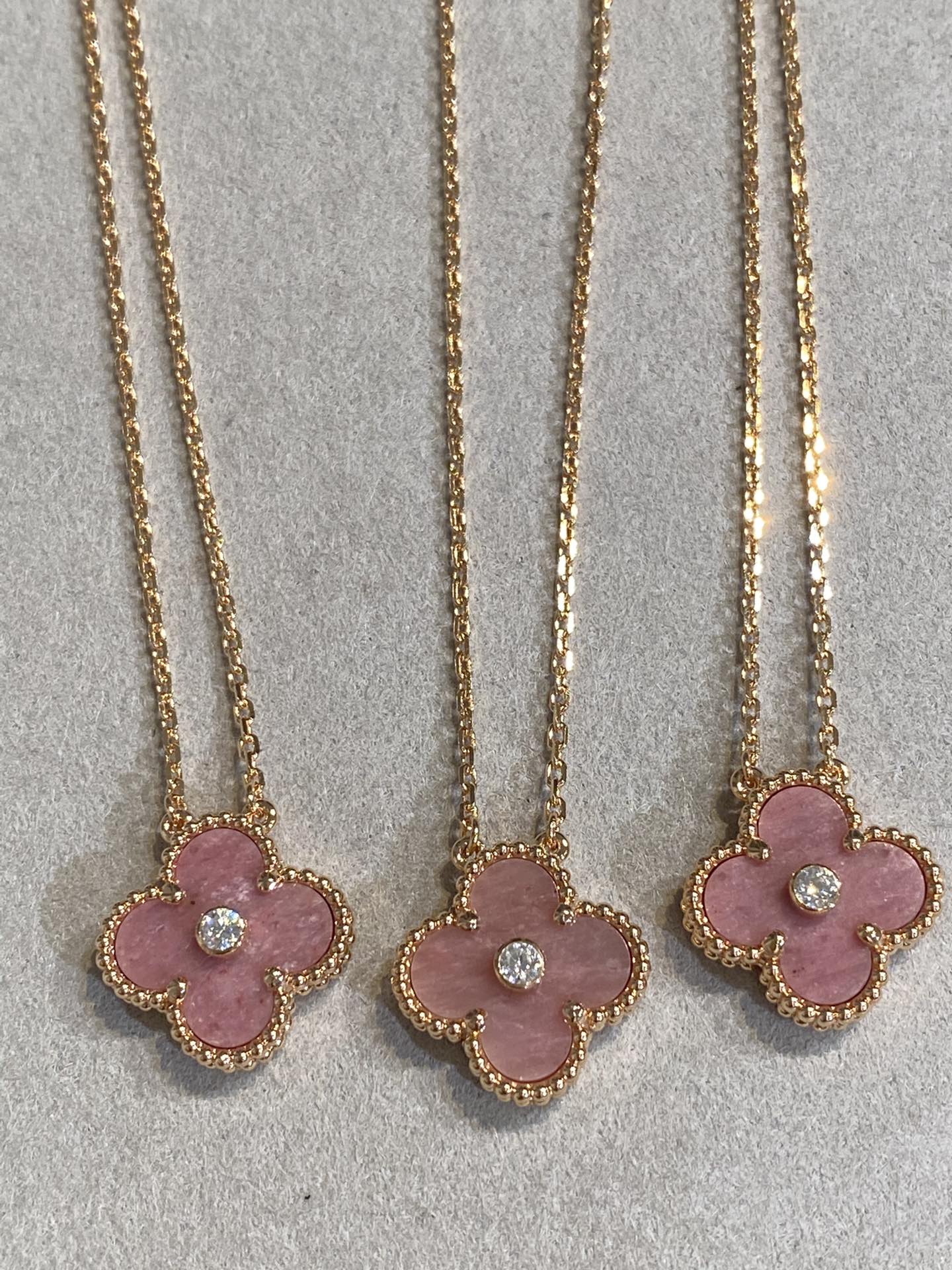 [AuraEcho]CLOVER 15MM DIAMOND RHODONITE NECKLACE