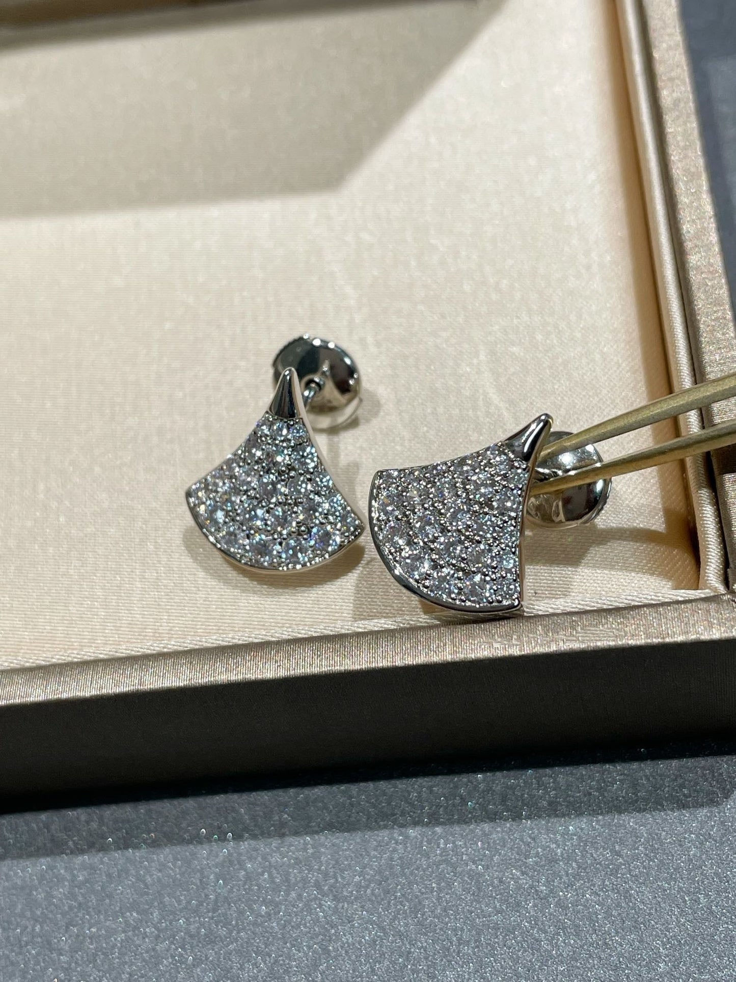 [AuraEcho]DREAM STUD EARRINGS DIAMOND