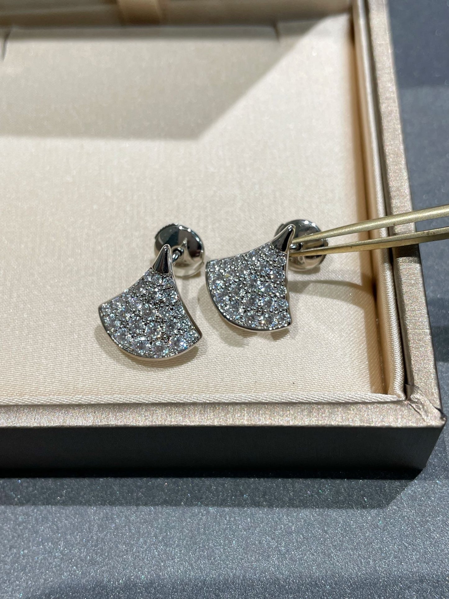 [AuraEcho]DREAM STUD EARRINGS DIAMOND