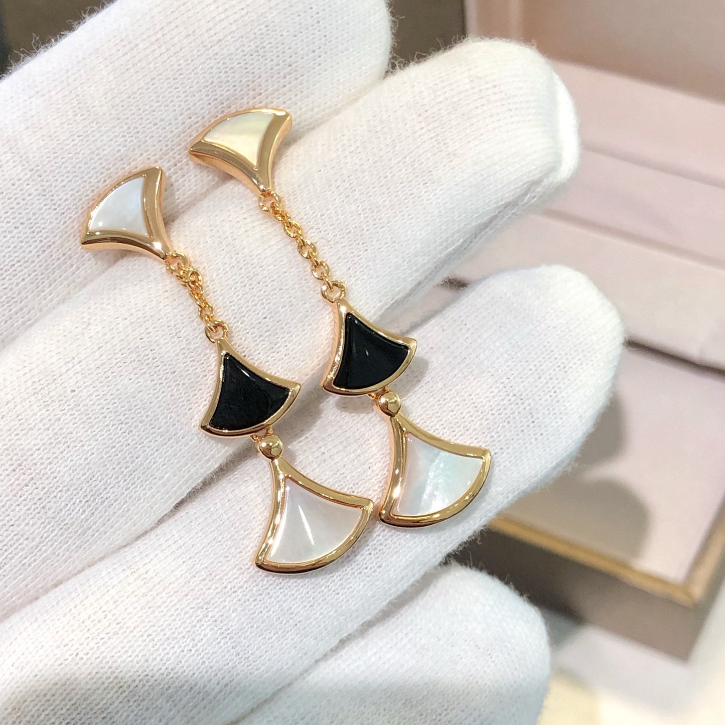 [AuraEcho]DREAM EARRINGS 3 MOTIFS ONYX MOP PINK GOLD