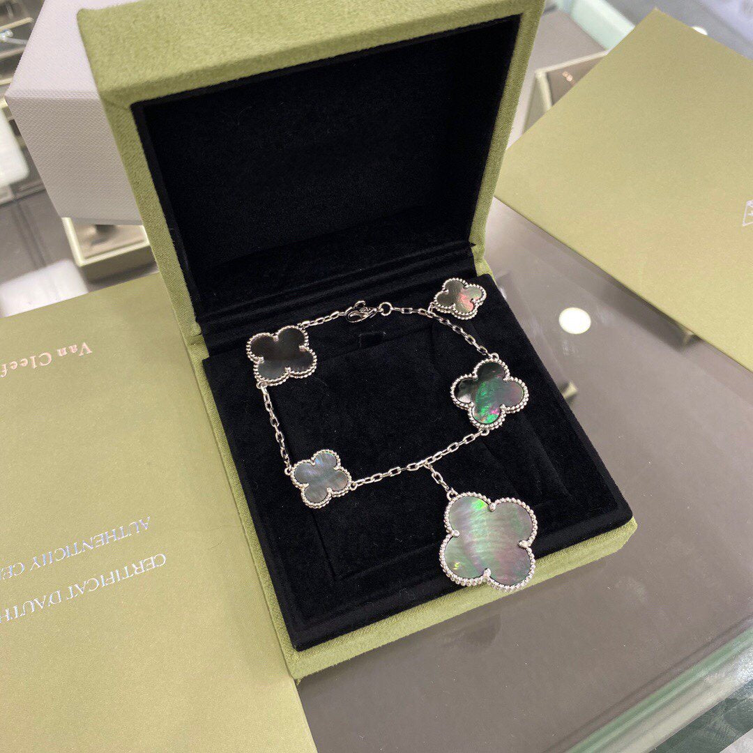 [AuraEcho]CLOVER 5 MOTIFS SIVLER DARK MOP BRACELET