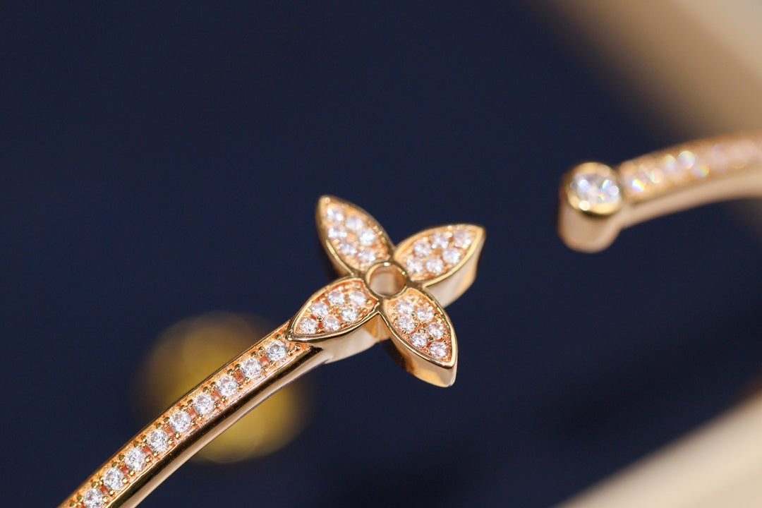 [AuraEcho]IDYLLE PINK GOLD OPEN BRACELET DIAMOND PAVED