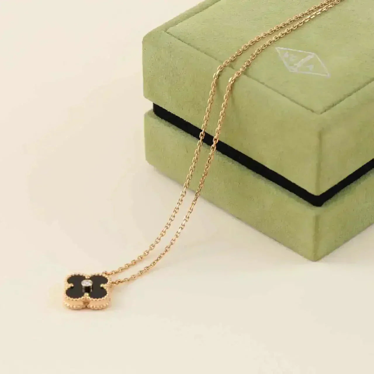 [AuraEcho]CLOVER 15MM DIAMOND ONYX NECKLACE