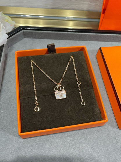 [AuraEcho]H CIRCE MOISSANITE PENDANT NECKLACE GOLD